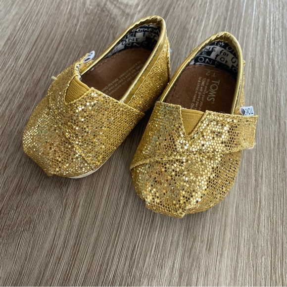 NEW Toms Glitter Baby Gold Shoes - Picture 1 of 8
